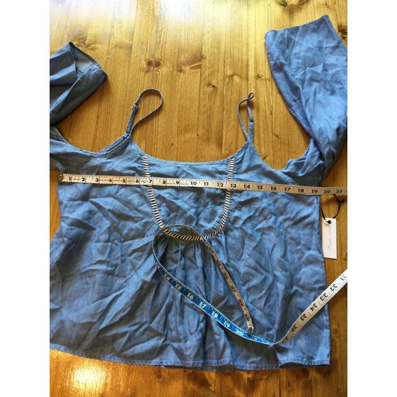 Lovers & Friends Lightweight Denim NWT Cold Shoulder Top XS Flare Sleeve - Picture 6 of 8